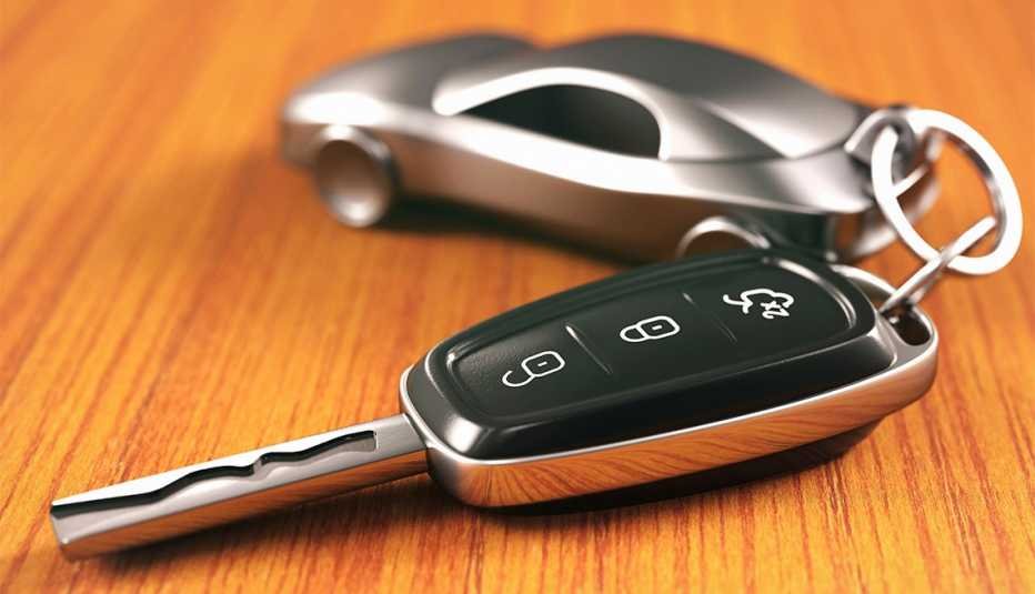 Key fob replacement Pleasantville NY key fob placed beside the car keychain