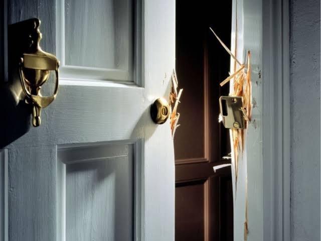 destroyed door knob need locksmith repair