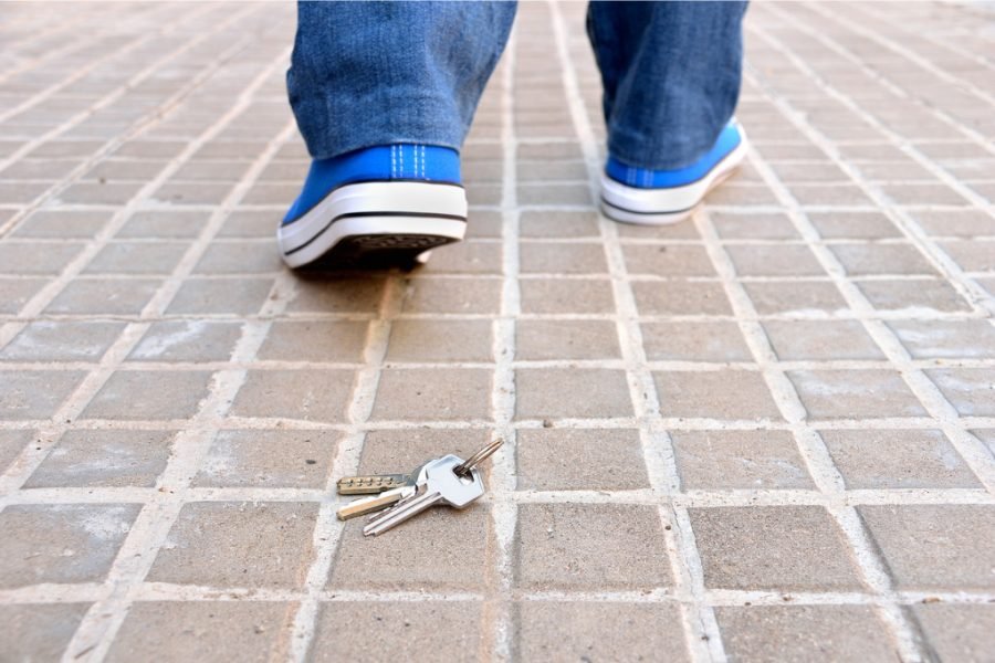 losing-house-key-on-the-road